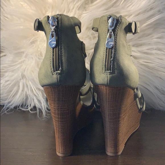G by guess wedge sandals - Picture 3 of 4